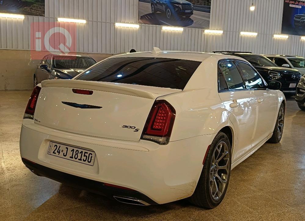 کرایسلەر 300